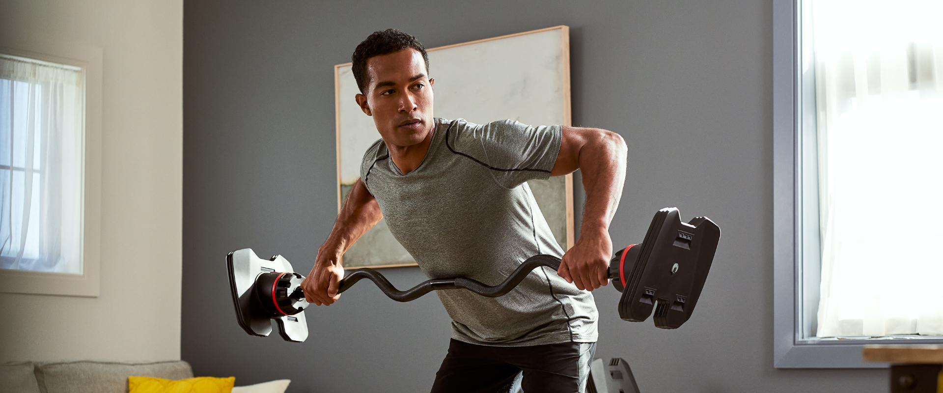 A man using the SelectTech 2080 Curl Bar