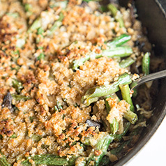 Green beans and caramelized onions on a plate.