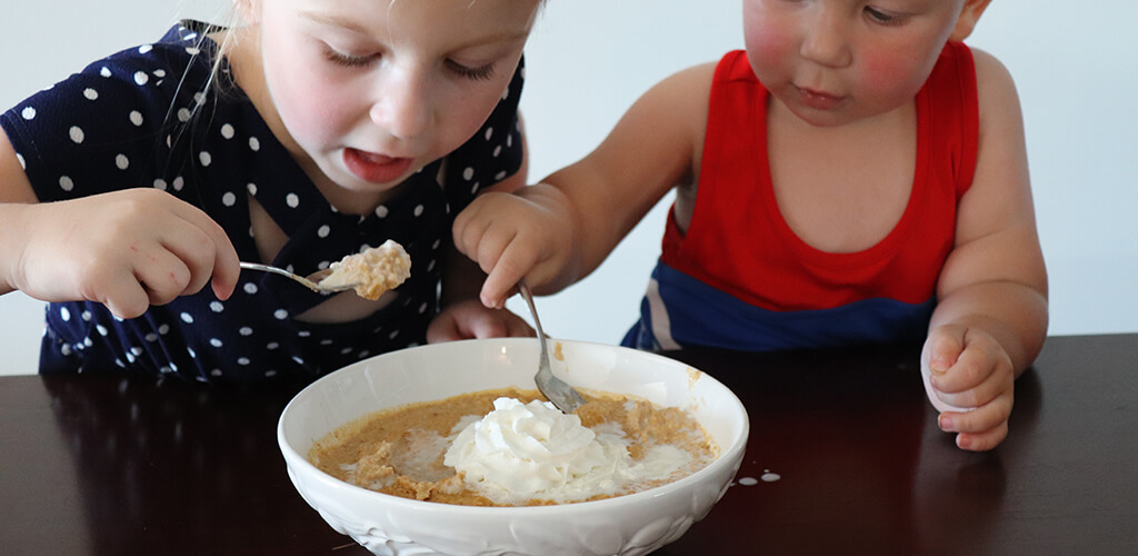 kids eating pumpkin pie oatmeal